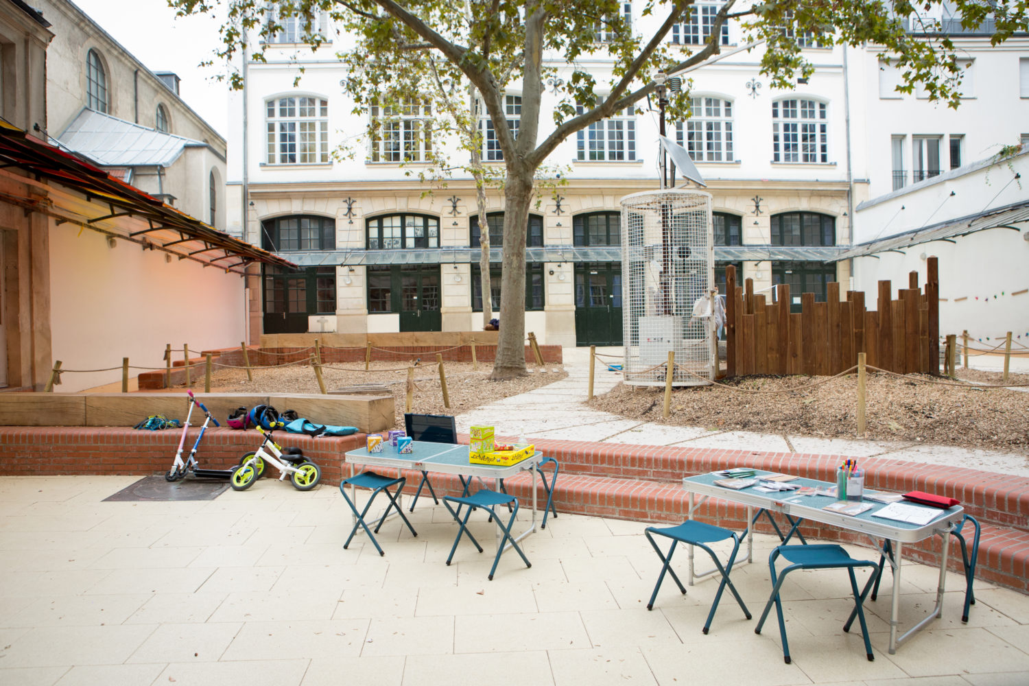 La Boite à jeux s'installe dans la cour Oasis Quatre-Fils -  © Marion Pouliquen